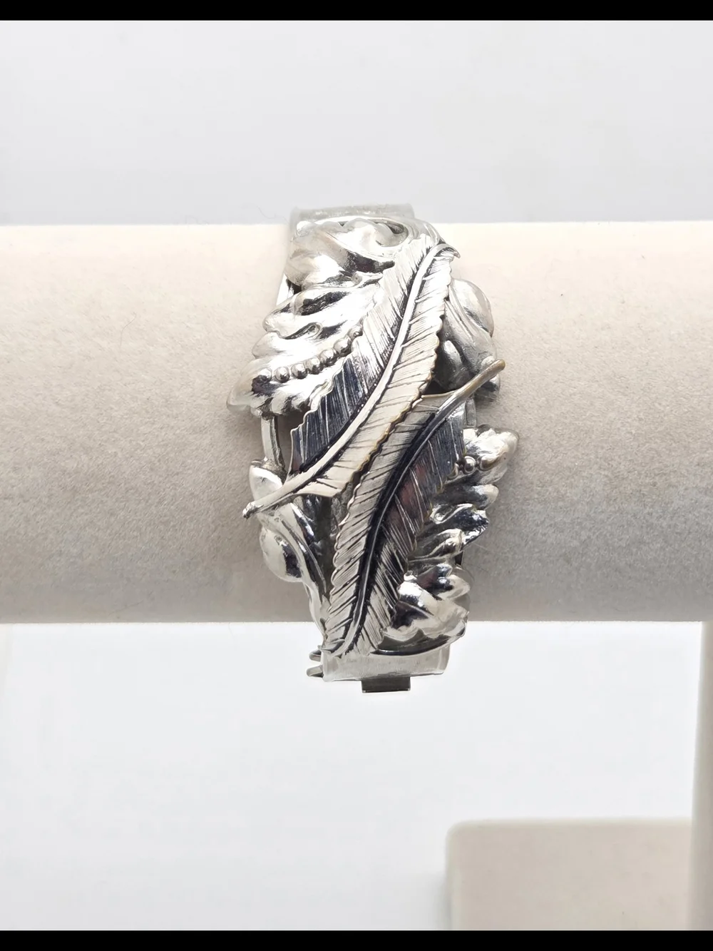 Vintage Silver Tone MCM Leaf & Feather Hinged Bangle Bracelet - Textured